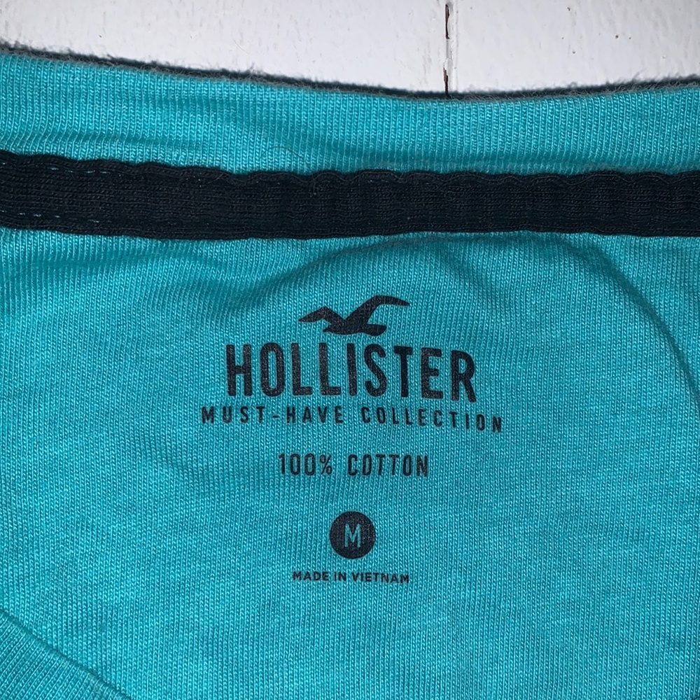 Men’s Hollister Must-Have Collection T-Shirt - Picture 4 of 4